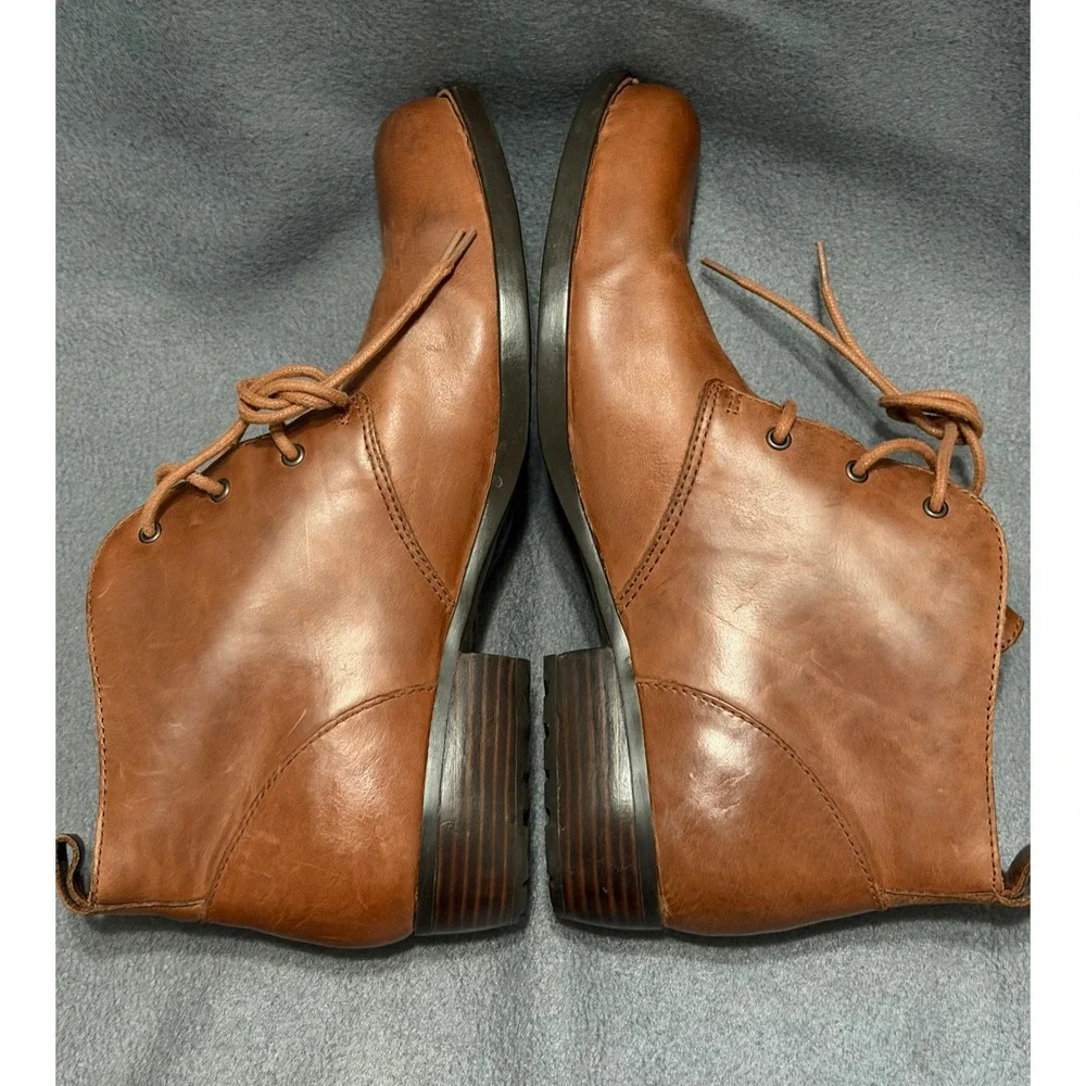 Born Mens sz 10M Leather Chukka Boots Tan Brown Lace Up Ankle Boots Heritage